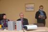 <img src='img' alt='творческая встреча' />