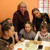 <img src='img' alt='выставка' />