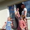 <img src='img' alt='Волонтеры' />