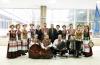 <img src='img' alt='творческая встреча' />