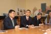<img src='1' alt='Китайская делегация' />