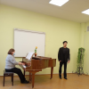 <img src="img" alt="вокальный экзамен" />