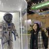 <img src="img" alt="Знакомство с достижениями страны" />