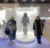 <img src="img" alt="Знакомство с достижениями страны" />