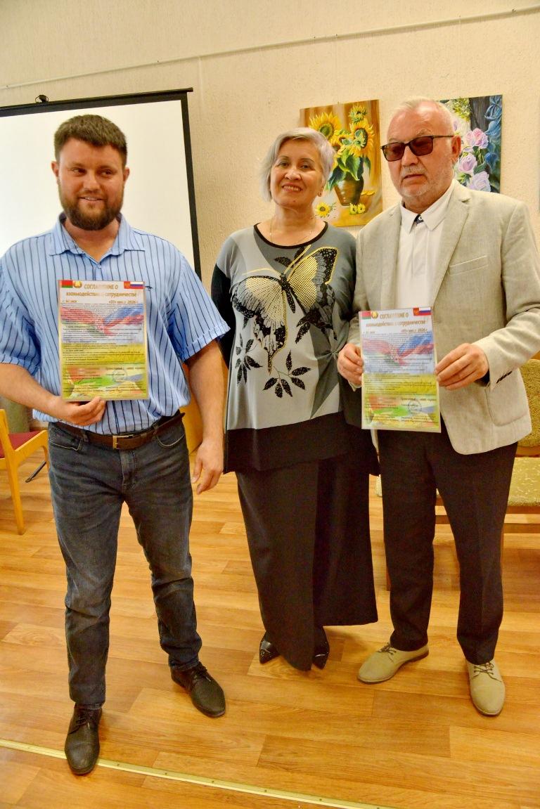 <img src="img" alt="Ясная поляна" />
